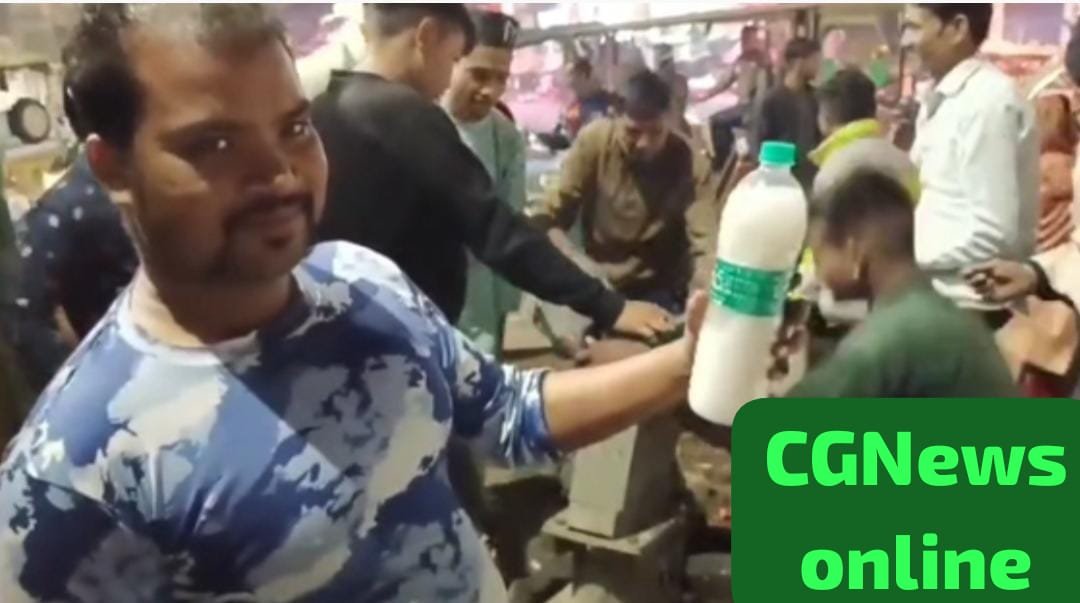<em>देखिए विडियो 👁️🗨️ बस स्टैंड के सरकारी हैंड पंप से जब निकलने लगा “दूध” 🟩 बोतलों में भरने लगी भीड़ 🟫 प्रशासन ने पंप किया सील 🟥 हुई एडीएम जांच भी</em> <em>देखिए विडियो 👁️🗨️ बस स्टैंड के सरकारी हैंड पंप से जब निकलने लगा “दूध” 🟩 बोतलों में भरने लगी भीड़ 🟫 प्रशासन ने पंप किया सील 🟥 हुई एडीएम जांच भी</em>