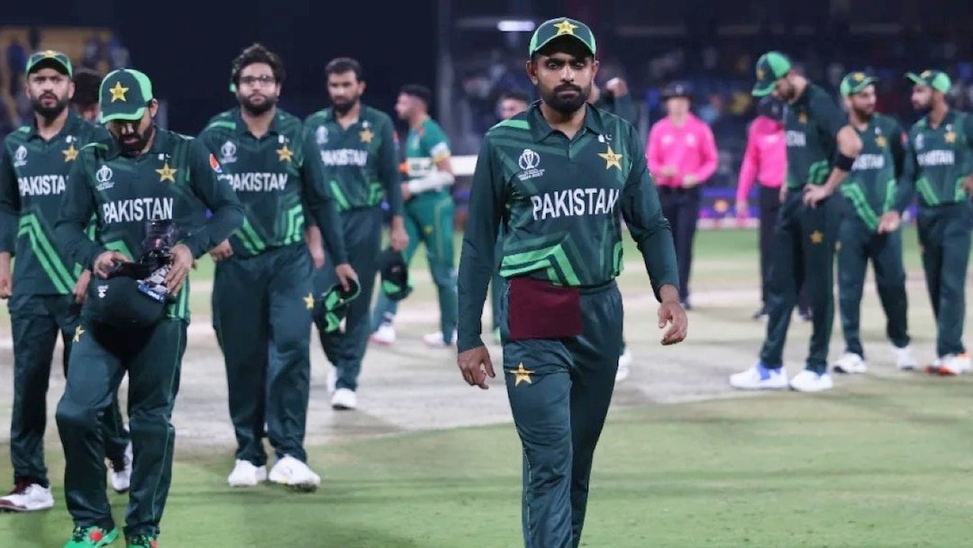 Pakistan Team World Cup 2023: घर पहुंचते ही पाकिस्तान टीम में भूचाल ...