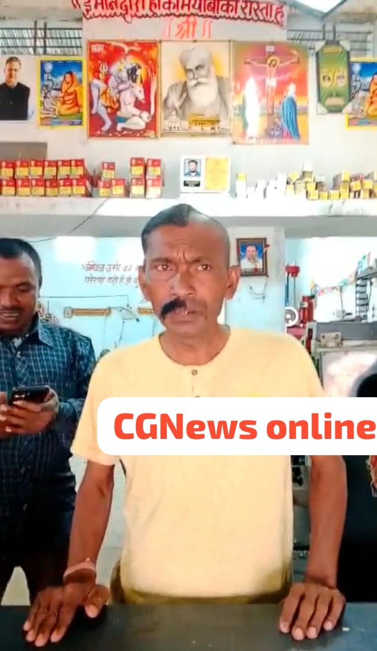 <em>राजस्थान में हनुमान के सीएम न बनने तक रहूंगा कुंआरा के बाद छत्तीसगढ़ के महासमुंद जिले की खल्लारी में अपनी नेता के हारने पर सिर के आधे बाल और मूंछ कराई साफ</em>