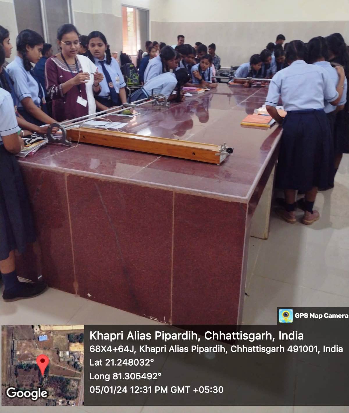 <em>आत्मानंद स्कूल जेवरा सिरसा के छात्र-छात्राओं ने खेल-खेल में सीखी वैज्ञानिक गतिविधियां, साइंस कॉलेज के भौतिकशास्त्र सोसाइटी द्वारा एक्सटेंशन एक्टिविटी का किया प्रभावशाली आयोजन</em> <em>आत्मानंद स्कूल जेवरा सिरसा के छात्र-छात्राओं ने खेल-खेल में सीखी वैज्ञानिक गतिविधियां, साइंस कॉलेज के भौतिकशास्त्र सोसाइटी द्वारा एक्सटेंशन एक्टिविटी का किया प्रभावशाली आयोजन</em>