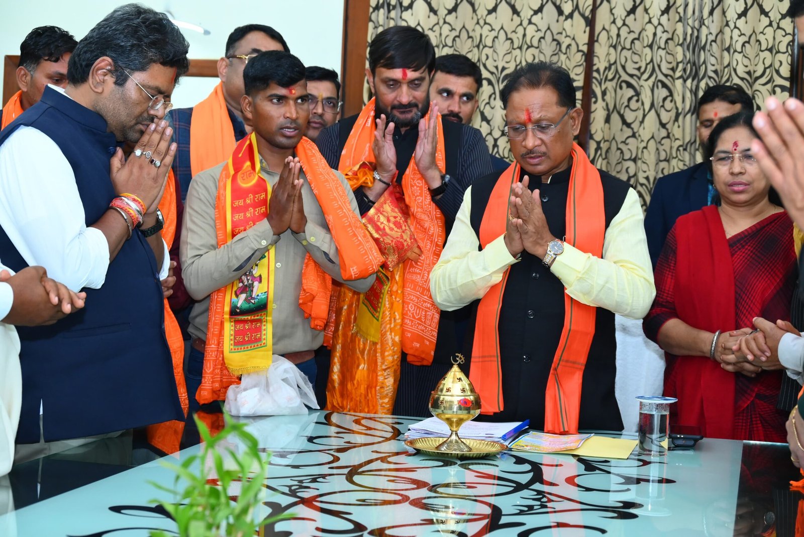 <em>श्री राम जन्मभूमि अयोध्याधाम से पावन ज्योति पहुंची छत्तीसगढ़, वैदिक मंत्रोच्चार के साथ मुख्यमंत्री को सौंपा गया कलश, श्री रामलला प्राण प्रतिष्ठा के अवसर पर घर-घर ज्योति जलाने मुख्यमंत्री ने की अपील</em> <em>श्री राम जन्मभूमि अयोध्याधाम से पावन ज्योति पहुंची छत्तीसगढ़, वैदिक मंत्रोच्चार के साथ मुख्यमंत्री को सौंपा गया कलश, श्री रामलला प्राण प्रतिष्ठा के अवसर पर घर-घर ज्योति जलाने मुख्यमंत्री ने की अपील</em>