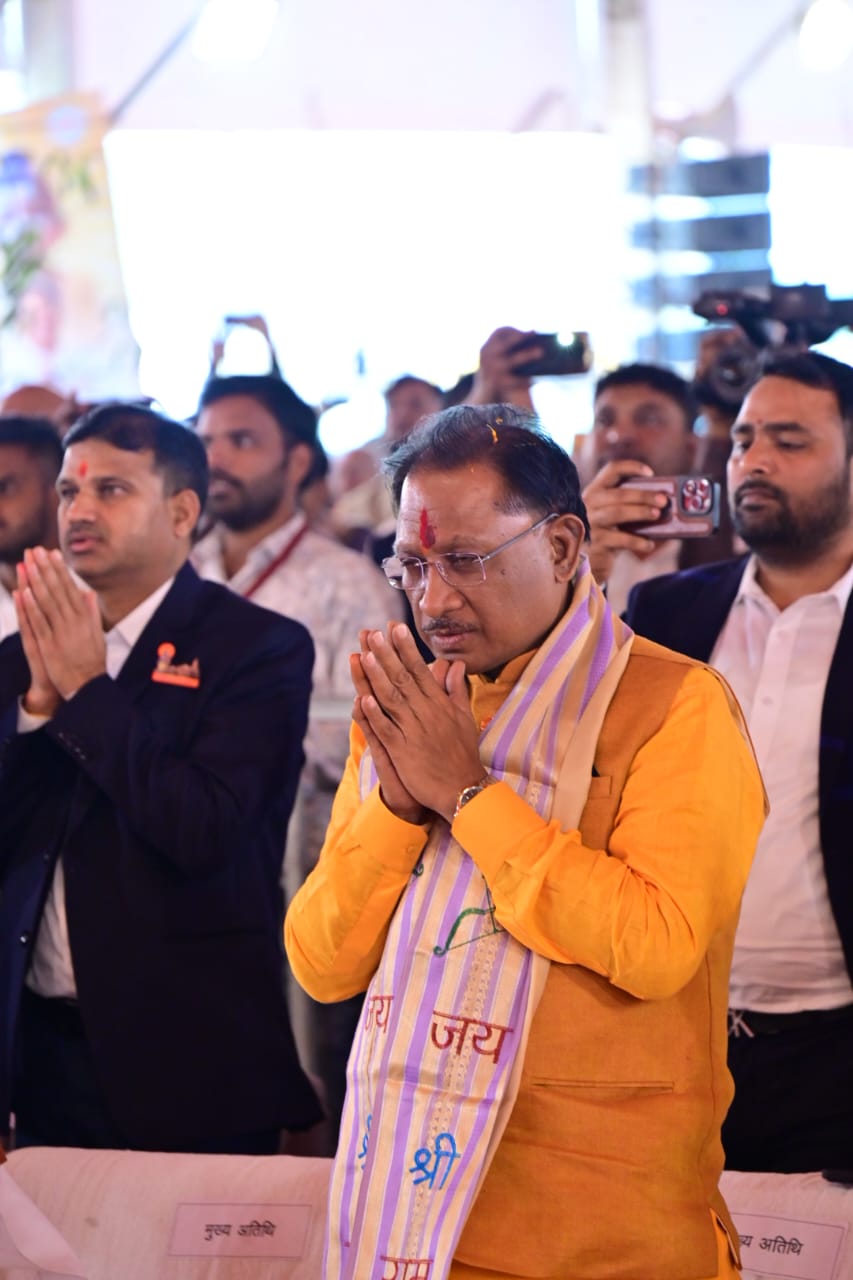 <em>श्री रामलला प्राण प्रतिष्ठा के अवसर पर मुख्यमंत्री विष्णु देव साय ने शिवरीनारायण स्थित भगवान नर नारायण मंदिर में किया दर्शन</em>