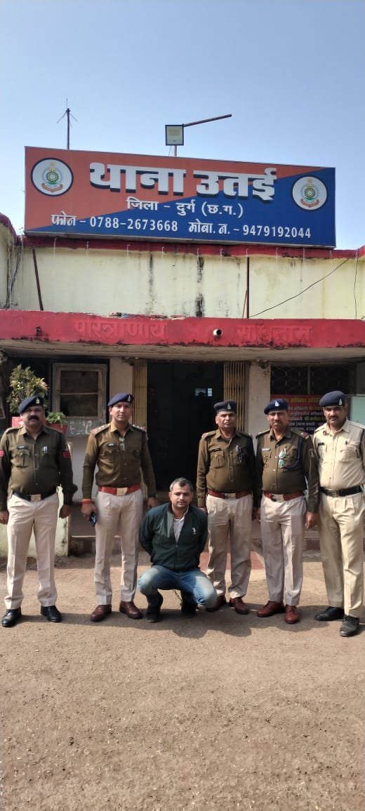 <em>नौकरी लगने के नाम पर 77 लख रुपए की ठगी करने का आरोपी धरा गया, आरती को पकड़ने पुलिस गई थी कर्नाटक, आरोपी गिरफ्तार हुआ दुर्ग से</em>