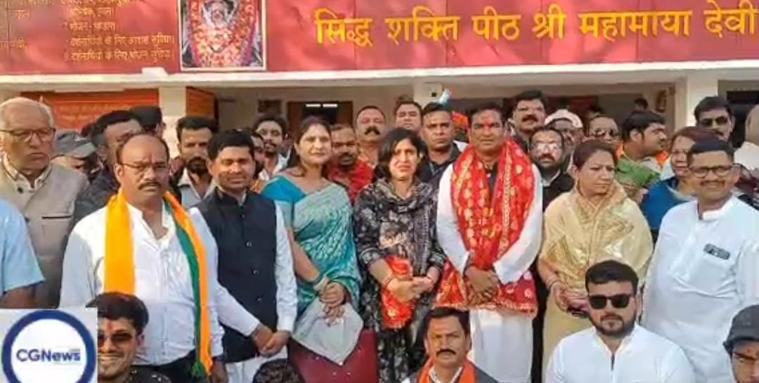 <em>बिलासपुर ब्रेकिंग 🟧 रतनपुर महामाया मंदिर पहुंचे वैशाली नगर विधायक रिकेश सेन का भव्य स्वागत 🟩 हर चौक चौराहों पर खड़े मिली विभिन्न समाजों की टोली 👁️‍🗨️ देखिए विडियो मातारानी से क्या मांगी मन्नत</em>
