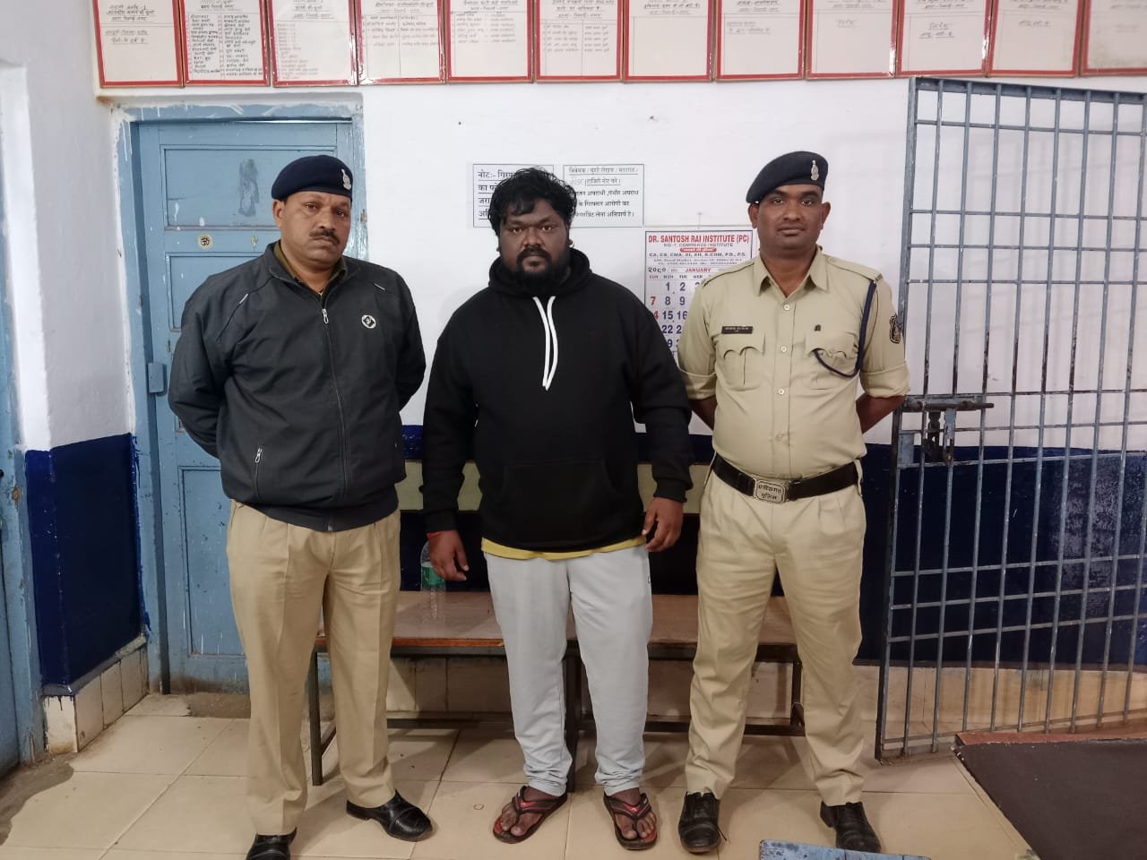 <em>विधायक की सुपारी देने के मामले में दुर्ग पुलिस का खुलासा, आरोपी एवं एक अन्य के मध्य इंस्टाग्राम पर हुई थी चर्चा, एक आरोपी गिरफ्तार</em>