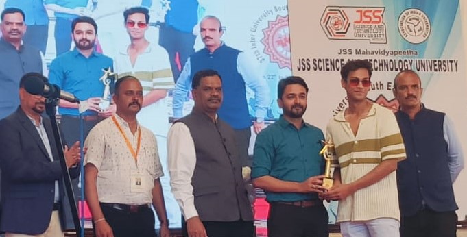 हेमचंद यादव विश्वविद्यालय, दुर्ग की टीम ने मैसूर में आयोजित जोनल स्तरीय युवा उत्सव में जीते अनेक पुरस्कार