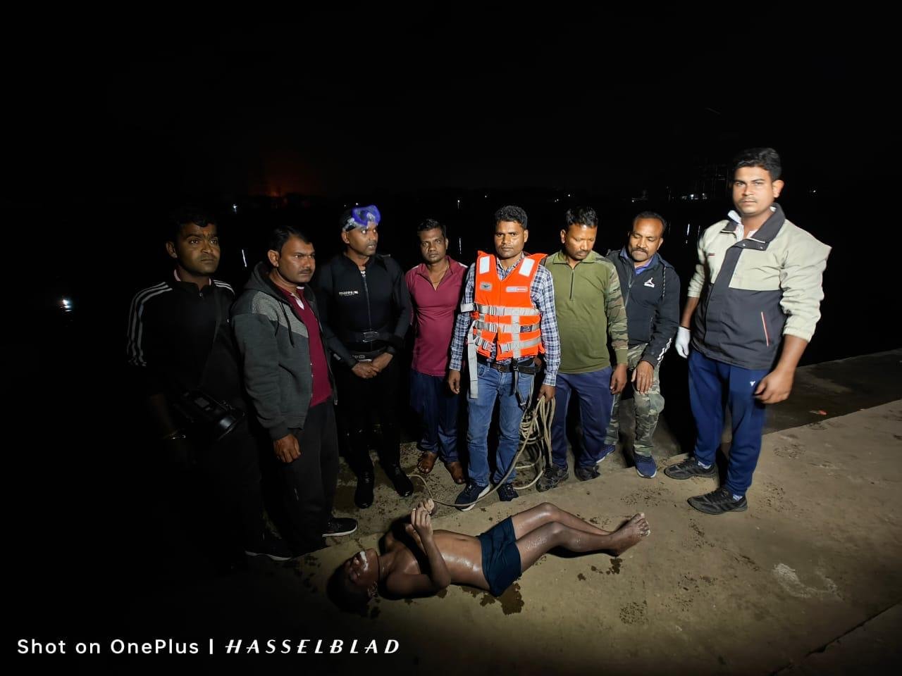 <em>पुरैना बस्ती तालाब में डूबने से 9 वर्षीय बालक की मौत, एसडीआरएफ दुर्ग टीम ने रेस्क्यू बाद निकाला शव</em> <em>पुरैना बस्ती तालाब में डूबने से 9 वर्षीय बालक की मौत, एसडीआरएफ दुर्ग टीम ने रेस्क्यू बाद निकाला शव</em>