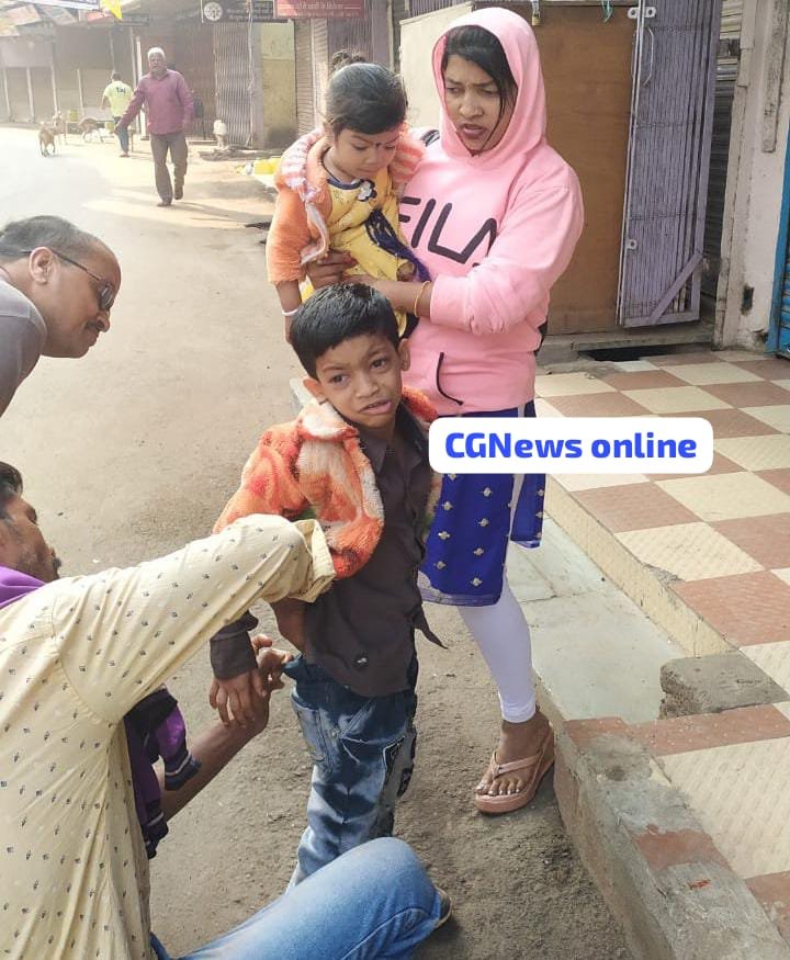 <em>अभी अभी सर्कुलर मार्केट में 5 साल के बच्चे पर आवारा कुत्तों का हमला 🟥 लोग बचाने दौड़े लेकिन तीन-चार जगह काटने से बालक घायल</em>