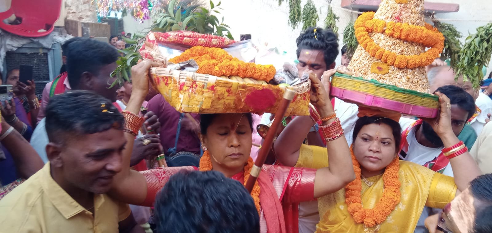 <em>तेलुगु समाज ने श्याम नगर लिंक रोड में श्री श्री श्री मांकिनम्मा देवी महोत्सव मनाया धूमधाम से, निकली शोभा यात्रा</em>