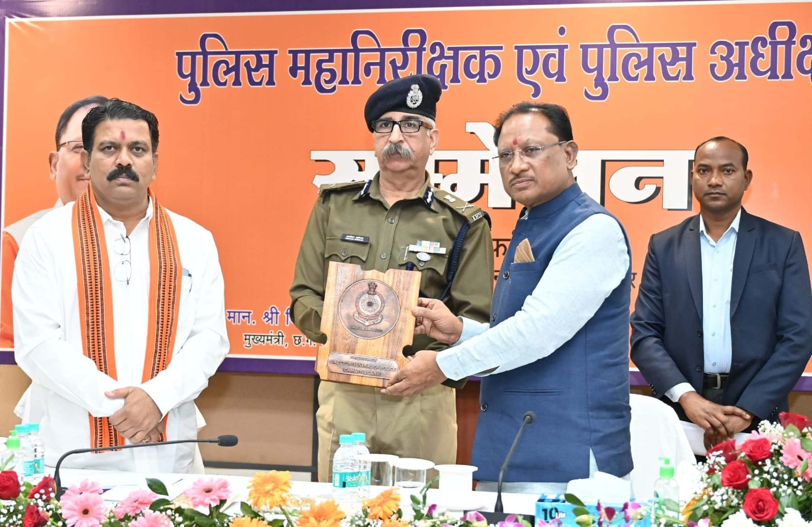 <em>♦️सरकार की जीरो टॉलरेंस की नीति, अपराध पर लगाम नहीं लगी तो पुलिस कप्तान सहित थाना स्तर के अधिकारियों पर होगी कड़ी विभागीय कार्रवाई : मुख्यमंत्री</em>
