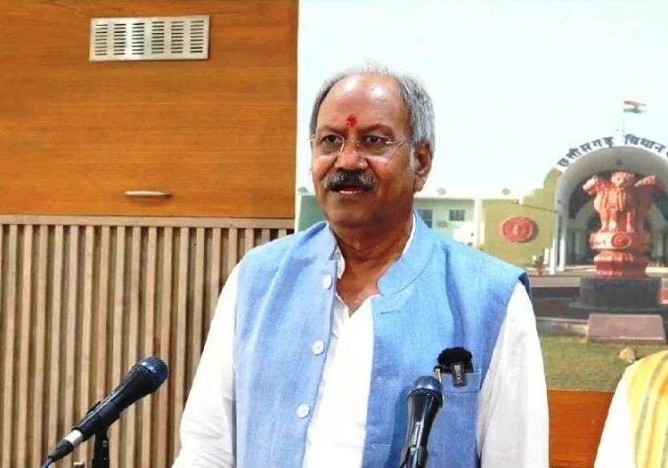 <em>स्कूलों में 33 हजार व विश्वविद्यालयों एवं महाविद्यालयों में 4200 से अधिक पदों पर होगी शिक्षकों की सीधी भर्ती: शिक्षा मंत्री बृजमोहन अग्रवाल</em>