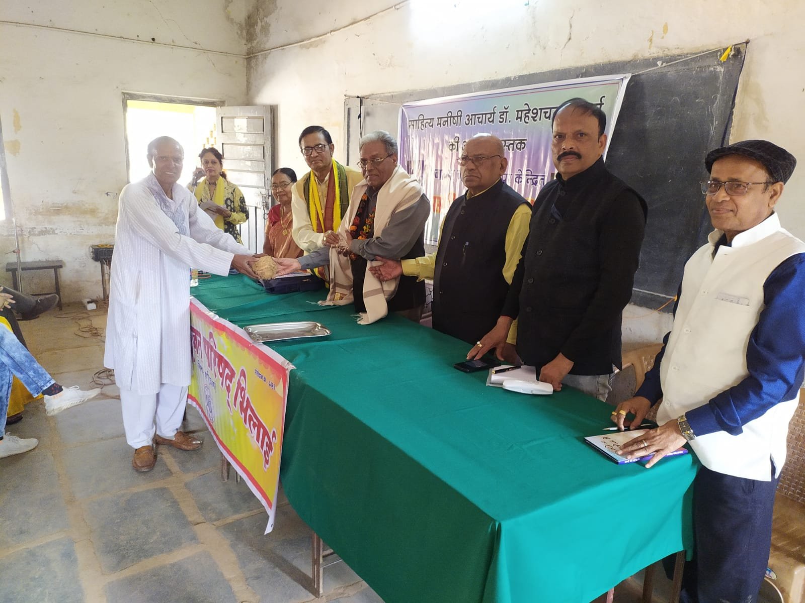 “गागर में सागर” रचना की प्रेरणा डॉ.महेश को मिली “पंचतन्त्र” से — डॉ.वर्मा, “पुस्तक नीतिपरक, रोचक और मार्गदर्शी” — प्रदीप वर्मा, आचार्य डॉ.शर्मा की कृति पर समीक्षा संगोष्ठी में विशेषज्ञों का मत