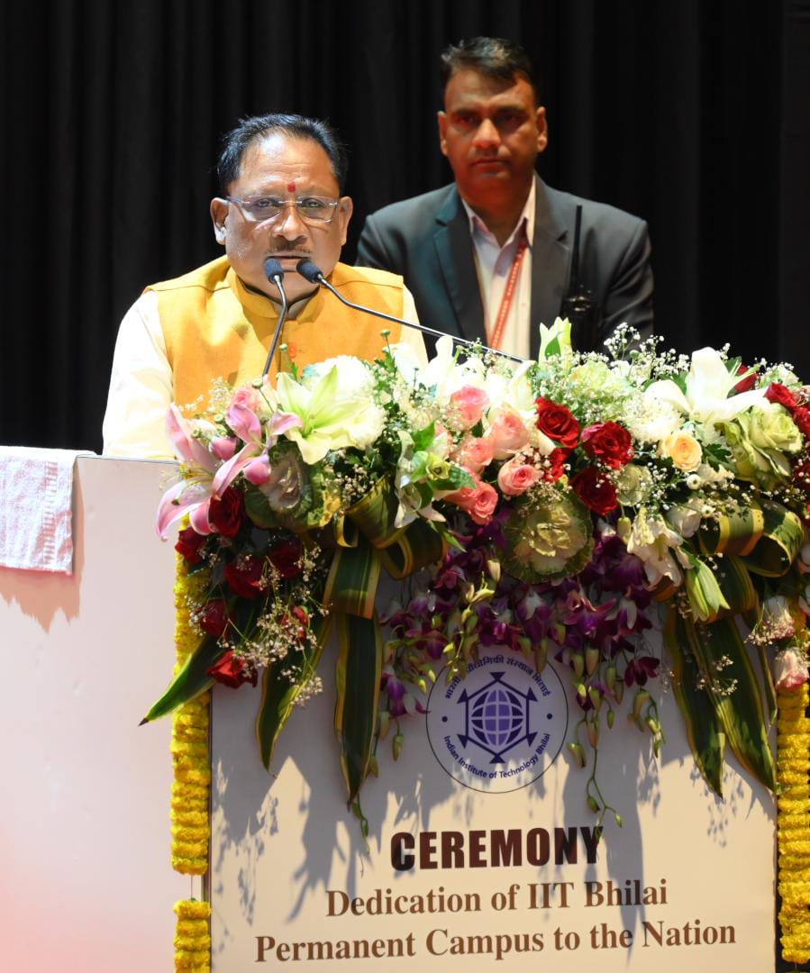 <em>मंच से मुख्यमंत्री विष्णु देव बोले – “भिलाई में IIT की स्थापना का श्रेय पूर्व मंत्री प्रेम प्रकाश पांडेय को”</em>