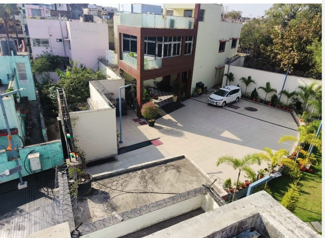 पूर्व मंत्री शिव डहरिया की पत्नी शकुन डहरिया को  कब्जा खाली करने 72 घन्टे का नोटिस