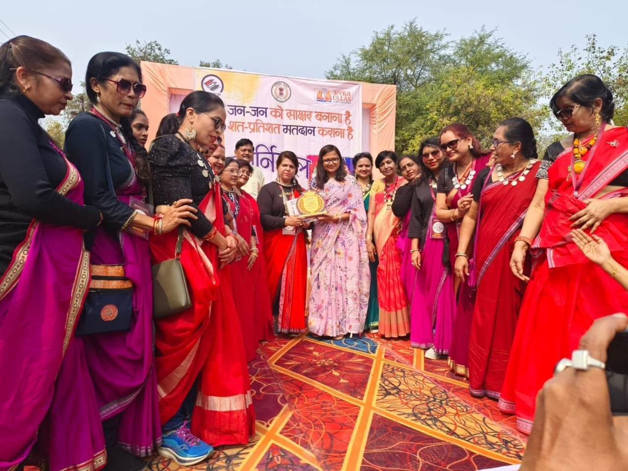 जिला प्रशासन के स्वीप अभियान में उल्लेखनीय योगदान के लिए स्वयंसिद्धा समूह हुआ सम्मानित