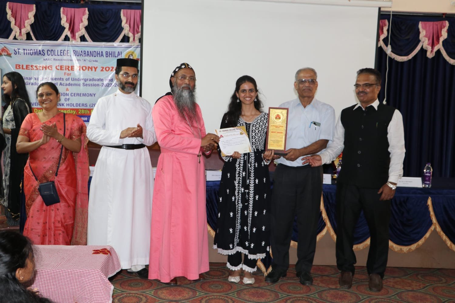 छात्र-छात्राओं को सर्वोत्तम शिक्षा प्राप्ति के अवसर दे रहा है सेंट थॉमस महाविद्यालय – सुब्रमणियम, प्रावीण्य सूची में स्थान प्राप्त 48 छात्र-छात्राओं का हुआ सम्मान