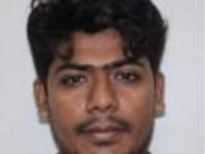 <em>ब्रेकिंग न्यूज़ : महादेव ऑनलाइन सट्टा ऐप के प्रमोटर सौरभ चंद्राकर के सिर पर दुर्ग आईजी ने 25 हज़ार एवं दुर्ग एसपी ने 10000 का रखा इनाम</em>