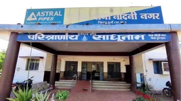 <em>नंदिनी के ग्राम मलपुरी कला में मॉर्निंग वॉक पर निकला युवक, 10 मिनट बाद खून से लथपथ पहुंचा घर, अस्पताल में हुई मौत, गले में गहरे चोट के निशान, पीएम रिपोर्ट से होगा खुलासा</em>