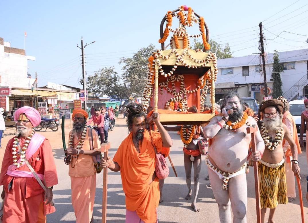 संतों के भव्य स्वागत के लिए तैयार हुई कुंभ नगरी राजिम, राजिम कुंभ कल्प में पहुंचने लगे साधु-संत संतों के भव्य स्वागत के लिए तैयार हुई कुंभ नगरी राजिम, राजिम कुंभ कल्प में पहुंचने लगे साधु-संत
