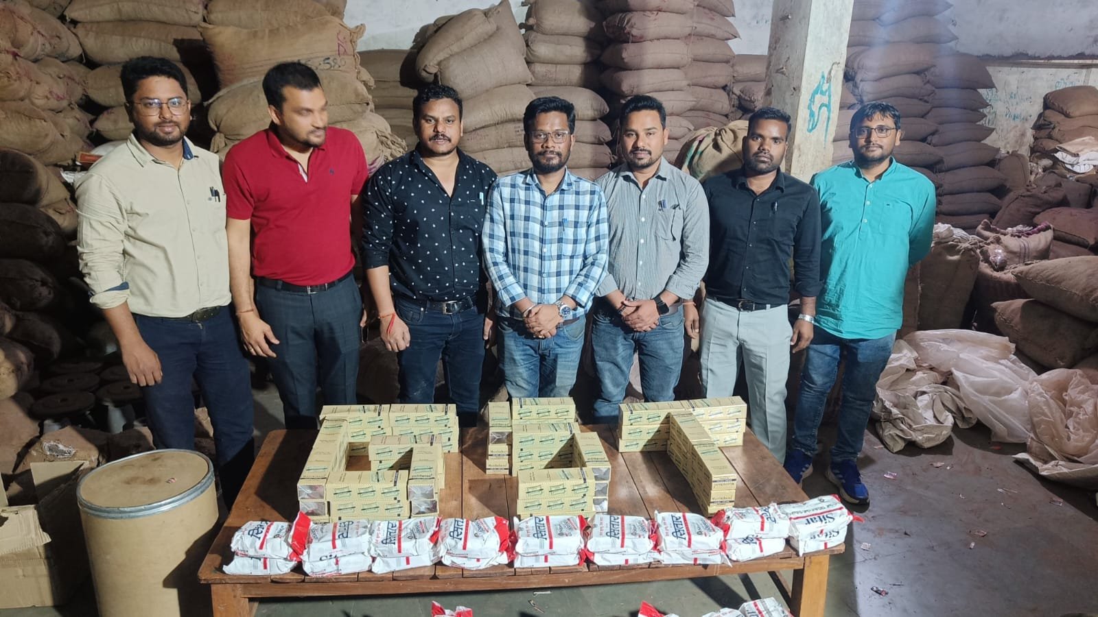 दुर्ग में GST की बड़ी कार्यवाही : अवैध गुटखा फैक्ट्री में विभाग का छापा, बड़ी मात्रा में गुटखा बनाने का कच्चा सामान और मिक्सर मशीन बरामद, 8 करोड़ रुपए कराए जमा