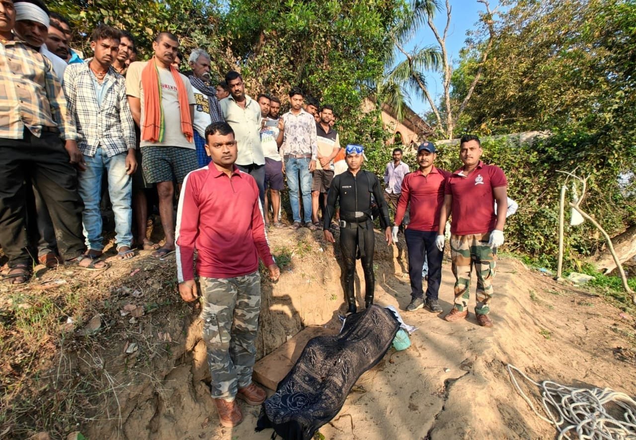 खारुन नदी में डूबने से अधेड़ की मौत, एसडीआरएफ दुर्ग की टीम ने 2 घंटे की मशक्कत के बाद बॉडी को डीप डाइविंग टीम ने निकाला बाहर