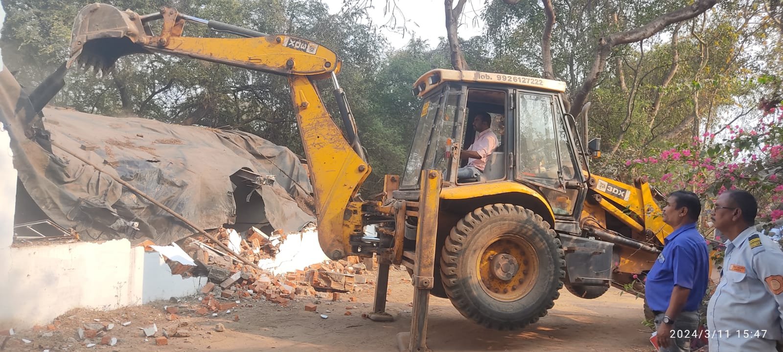 बोरिया गेट के आसपास चला बीएसपी का बुलडोजर, 50 से अधिक कब्जेधारियों को खदेड़ा, 20 हजार वर्गफीट भूमि कराई मुक्त, कार्यवाही में भिलाई निगम एवं पुलिस विभाग ने किया सहयोग