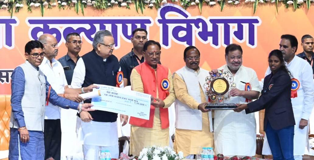 राज्य खेल अलंकरण समारोह में विभिन्न खेल विधाओं के 544 प्रतिभावान खिलाड़ियों हुए पुरस्कृत, जब प्रतिभाएं निखरती हैं तो समाज भी निखरता है – साय