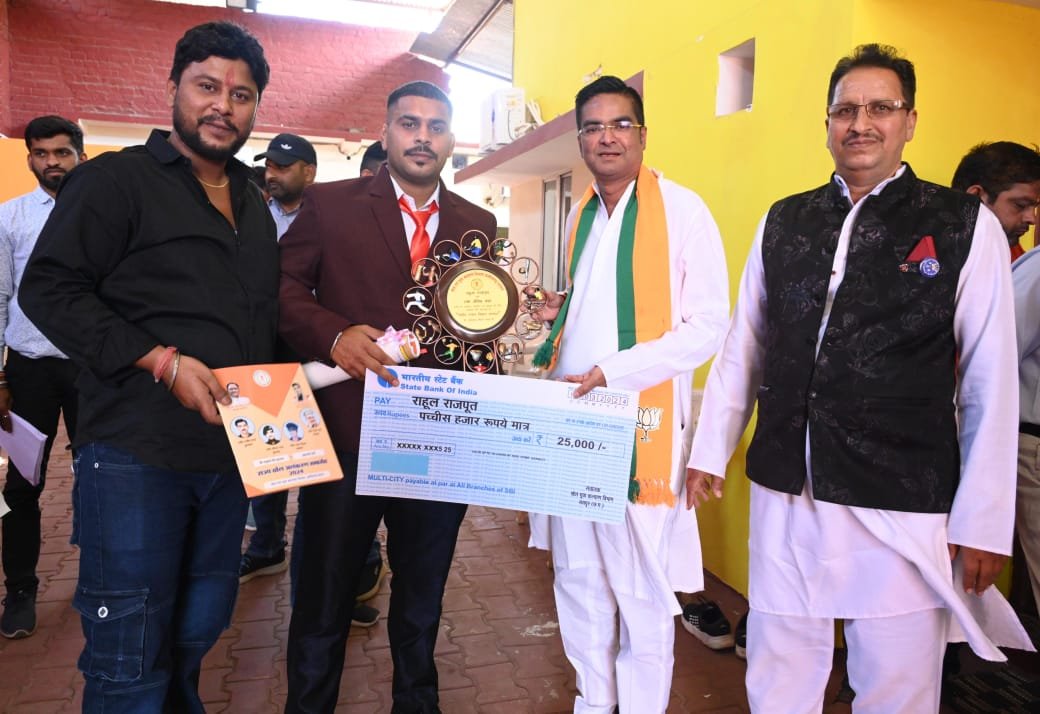 भिलाई के रस्साकशी खिलाड़ी राहुल को शहीद पंकज विक्रम सम्मान 🔵 विधायक रिकेश सेन ने दी बधाई