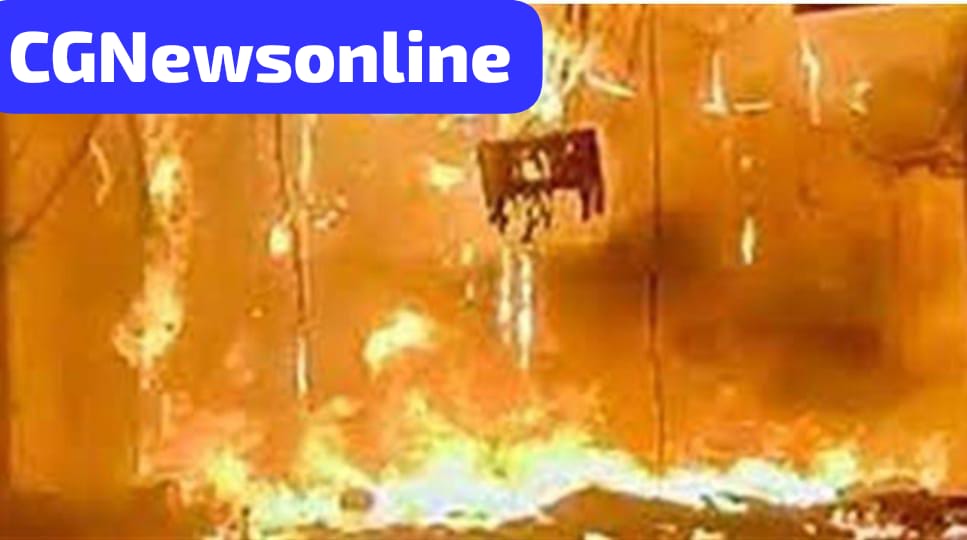 सिलेंडर फटने से लगी आग 🛑 एक ही परिवार के 5 जिंदा जले 🟥 मृतकों में मां-पिता के साथ तीन बच्चे भी 🟦 CM ने जताई संवेदना