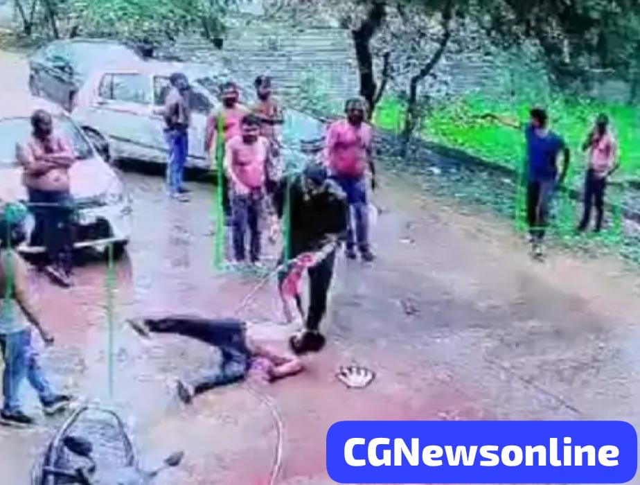 महिला इंस्पेक्टर के डाक्टर भाई की दबंगई 🟥 युवक का अपहरण कर कार से घसीटते ले गया 🟥 विडियो वायरल
