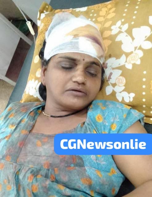कैम्प में सनकी युवक ने राड से किया हमला 🛑 मां, बेटी, बेटा गंभीर हालत में भेजे गए हास्पिटल 🛑 रात में जिला अस्पताल रेफर