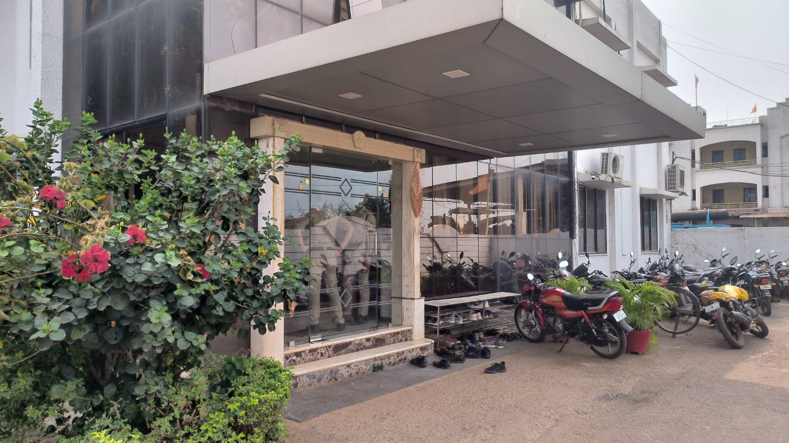 ब्रेकिंग न्यूज़ : अमर बिल्डर के महेश कॉलोनी स्थित ऑफिस में आयकर विभाग का छापा, भारी संख्या में अधिकारी मौजूद