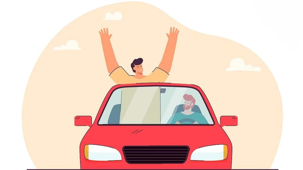 चलती कार में सनरूफ से बाहर निकलने पर हो सकती है जेल- जानिए क्या कहता है कानून