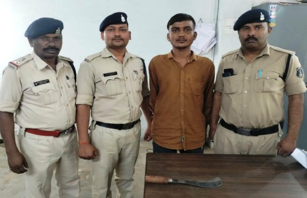 सरेराह घातक हथियार लहराते हुए आरोपी को किया गिरफ्तार, वैशाली नगर पुलिस की कार्यवाही