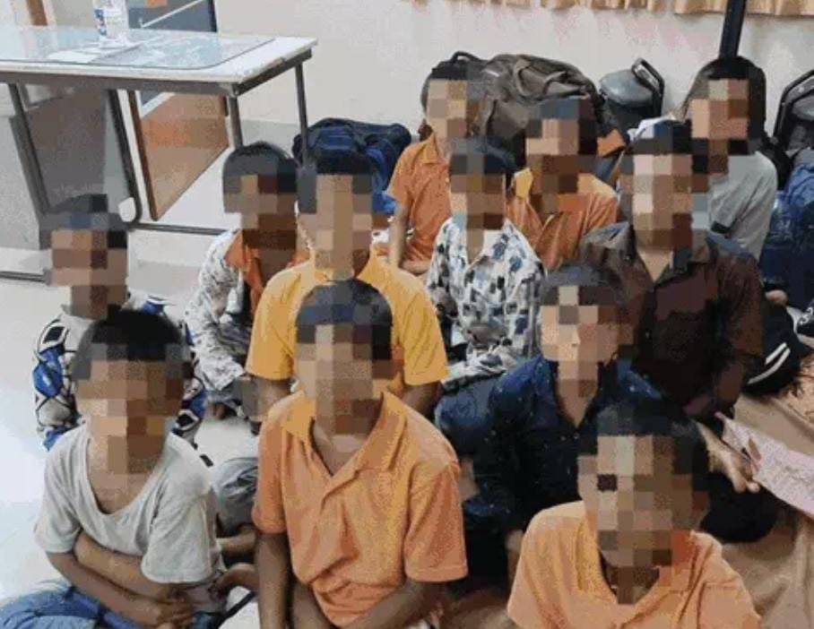 बालाजी गुरूकुल हैदराबाद के स्वामी ने रैस्क्यू किए दर्जन भर बच्चों की मांगी सुपुर्दगी, कुछ परिजन भी पहुंचे दुर्ग, सीडब्ल्यूसी ने कहा सामाजिक जांच सत्यापन बाद ही सौंपेंगे बालाजी गुरूकुल हैदराबाद के स्वामी ने रैस्क्यू किए दर्जन भर बच्चों की मांगी सुपुर्दगी, कुछ परिजन भी पहुंचे दुर्ग, सीडब्ल्यूसी ने कहा सामाजिक जांच सत्यापन बाद ही सौंपेंगे