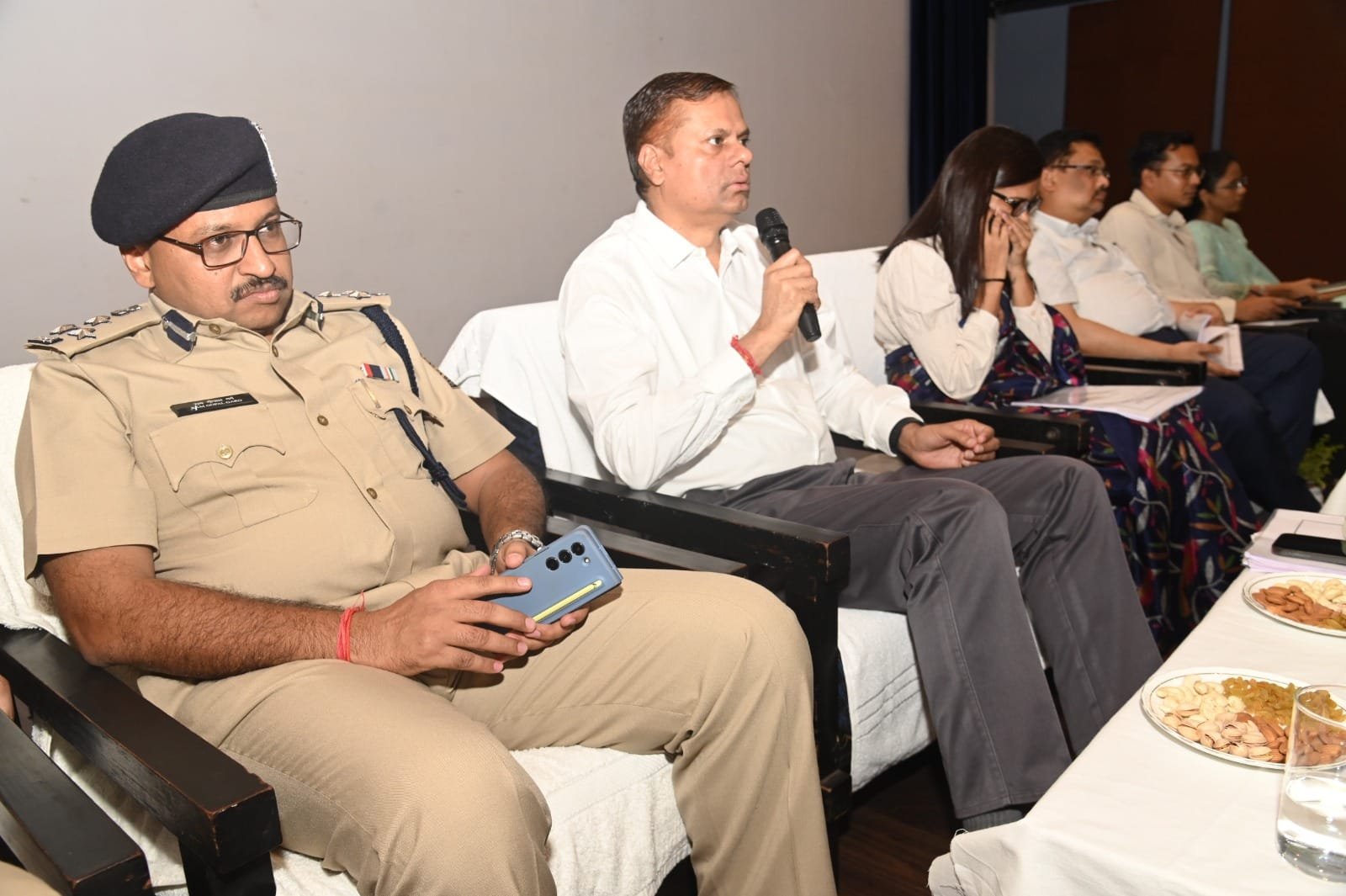 🔴 लोकसभा   निर्वाचन-2024 : चुनाव हेतु अच्छी तैयारी हो तो आगे नहीं आएगी दिक्कते -संभागायुक्त, 🛑 चुनाव कार्य को नये चैलेंज के रूप में स्वीकार करें अधिकारी – आईजी