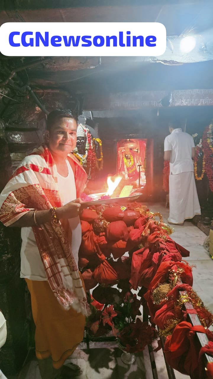 दो किमी तक दंडवत प्रणाम कर माता दंतेश्वरी का विधायक रिकेश ने किया दर्शन 🔵 चौधरी, नेताम और सवन्नी के साथ सामाजिक बैठक में हुए शामिल
