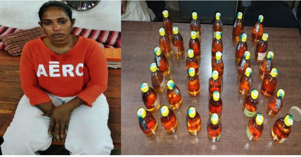 शराब बेचने के लिए ग्राहक तलाश रही महिला तस्कर को पुलिस ने पकड़ा, 32 पौव्वा अवैध शराब जप्त