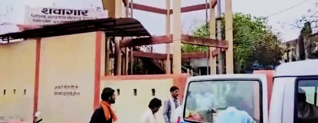 दुर्ग से खैरागढ़ जा रही तेज रफ्तार बस की ठोकर से बुजुर्ग की मौत, बेटी की शादी का सामान खरीद लौट रहा था बुजुर्ग, खुशिया बदली मातम में