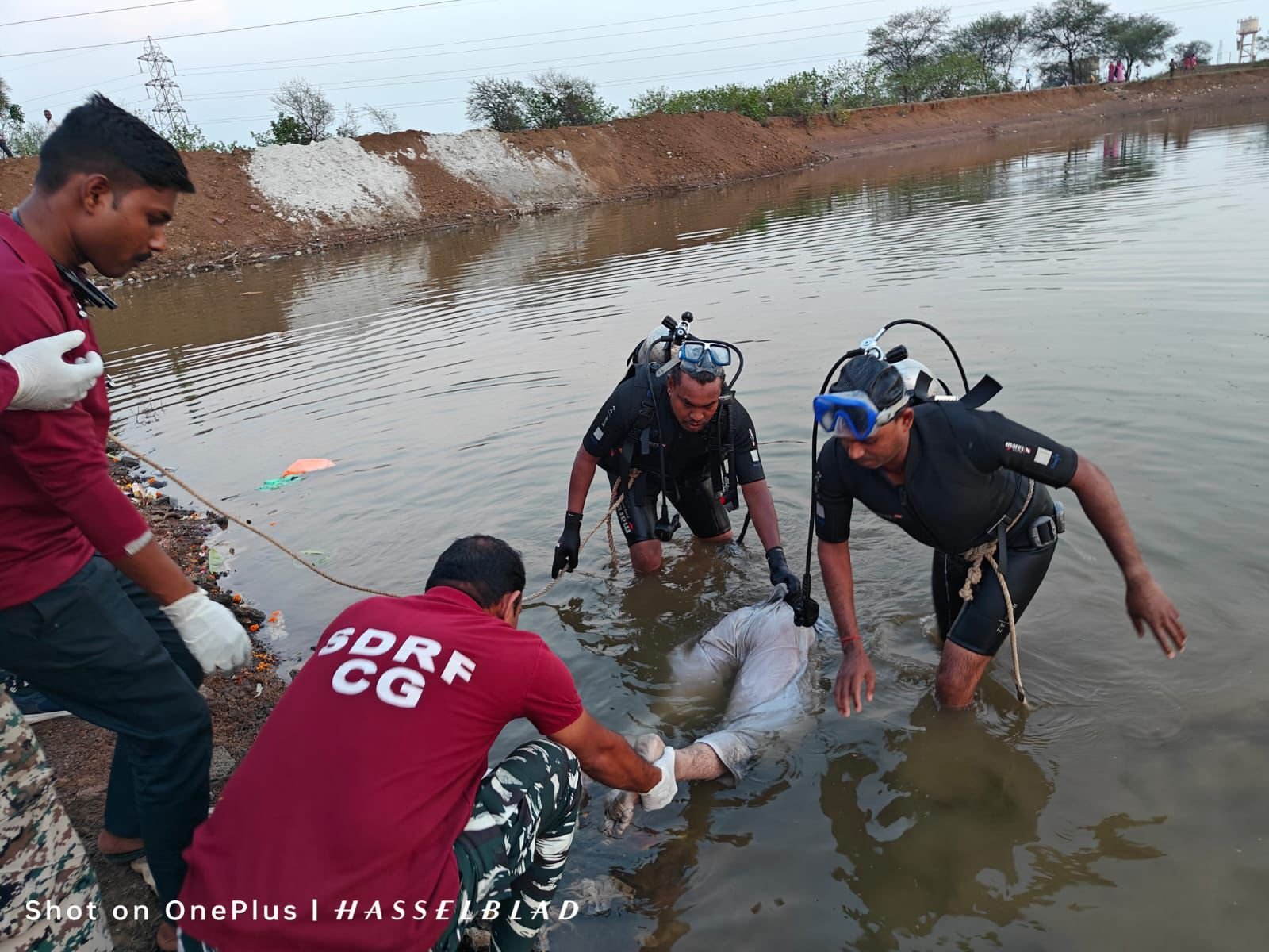 हाउसिंग बोर्ड उम्दा के मुरूम खदान में डूबने से युवक की मौत, एसडीआरएफ दुर्ग की टीम ने रेस्क्यू के बाद निकाल बॉडी