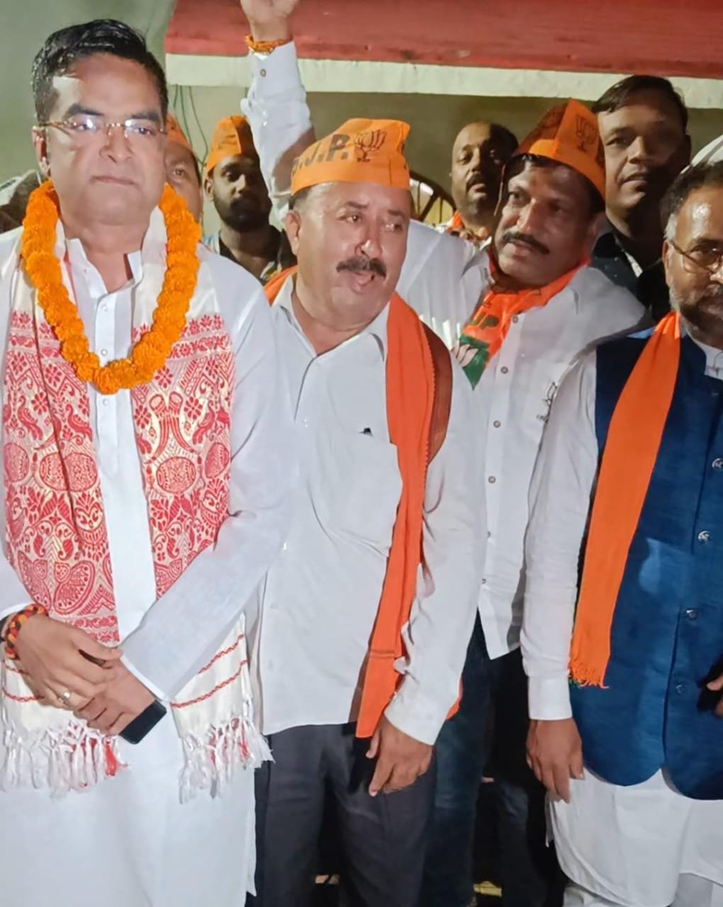 चिकित्सक, अधिवक्ता और शिक्षकों की बैठक बाद आज विधायक रिकेश सेन की सर्व समाज प्रतिनिधियों के साथ सीटिंग 🟠 शाम को ढांचा भवन और कुरूद में टीम के साथ घर-घर देंगे दस्तक
