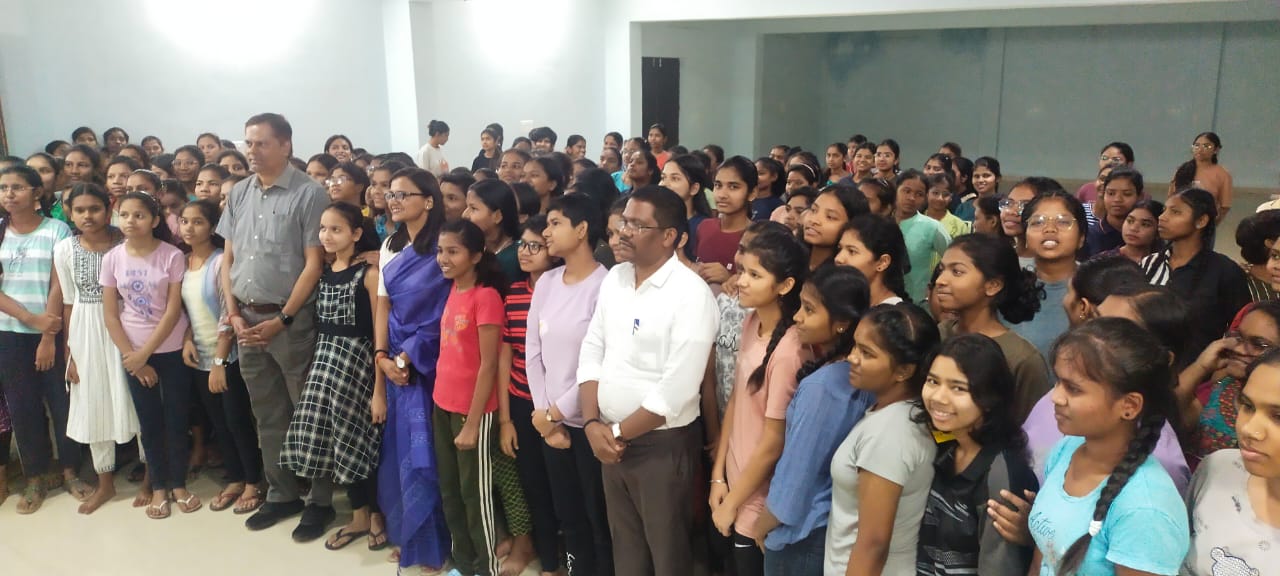 प्रयास आवासीय विद्याालय के विद्यार्थियों ने किया गौरवान्वित, 18 विद्यार्थी जेईई एडवांस में क्वालीफाई, कलेक्टर ने दी बधाई