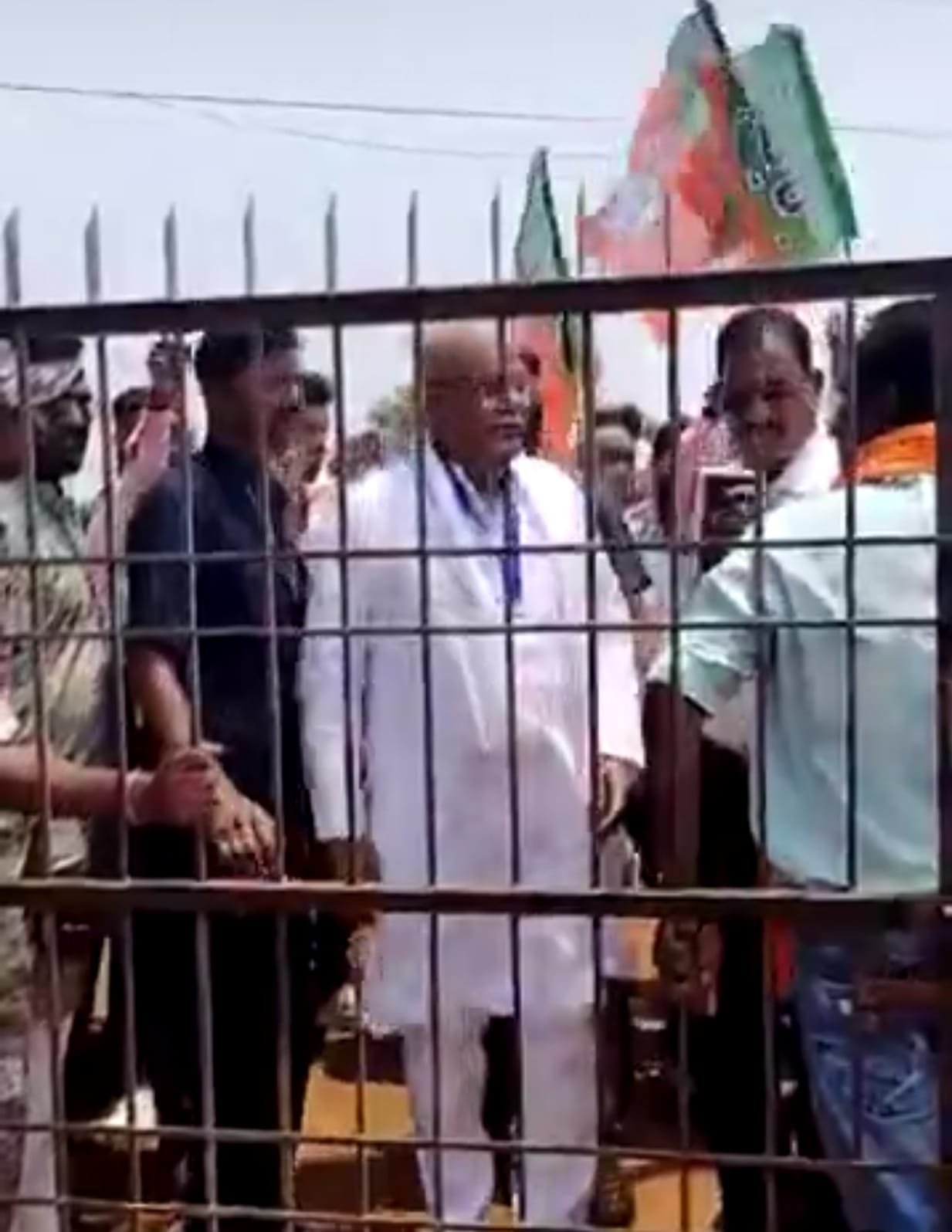 कांग्रेस अध्यक्ष के बेटे समेत पांच को भेजा जेल, मतदान के दिन भाजपा एवं कांग्रेस कार्यकर्ताओं के मध्य हुआ था विवाद