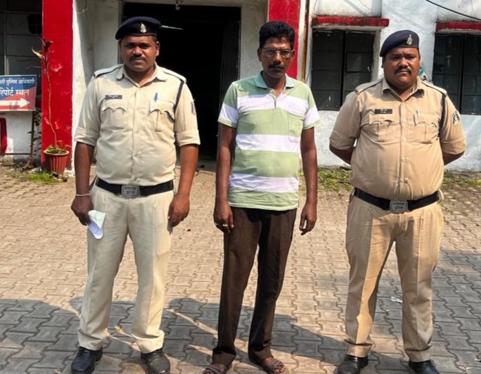 कूटरचित मार्कशीट से भिलाई इस्पात संयंत्र में 30 वर्षों तक करता रहा नौकरी, बड़े भाई की शिकायत पर मामले का हुआ खुलासा, पुलिस ने भेजा हवालात में