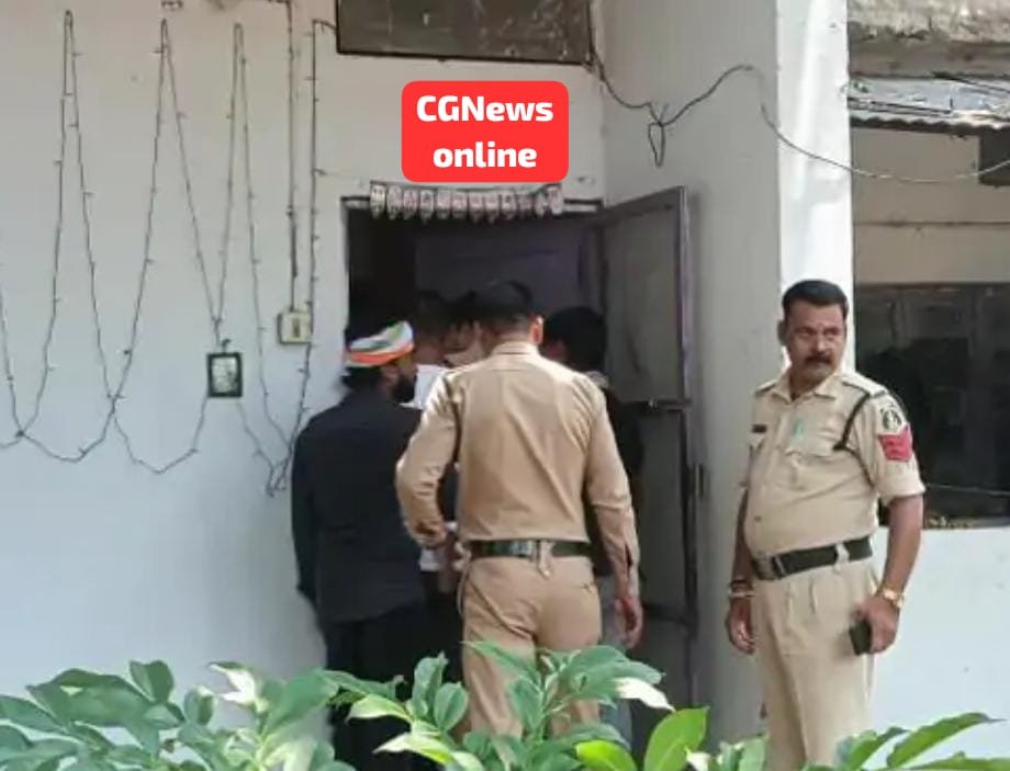 देखिए विडियो 🛑 पुलिस दरवाजा तोड़ भीतर घुसी तो कमरे में मृत मिली वरिष्ठ पत्रकार की धर्मपत्नी 🛑 अकेले रहती थीं घर में, पुलिस तफ्तीश जारी