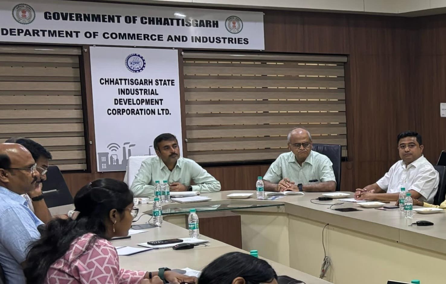 एक टैक्स व एक लाइसेंस की नीति, रक्षा, एनएमडीसी एवं रेलवे में भी भिलाई के उद्योगों की होगी सहभागिता, नई औद्योगिक नीति को लेकर बीएसपी एंसीलरी इंडस्ट्रीज एसोसिएशन ने उद्योग विभाग को दिए अपने सुझाव एक टैक्स व एक लाइसेंस की नीति, रक्षा, एनएमडीसी एवं रेलवे में भी भिलाई के उद्योगों की होगी सहभागिता, नई औद्योगिक नीति को लेकर बीएसपी एंसीलरी इंडस्ट्रीज एसोसिएशन ने उद्योग विभाग को दिए अपने सुझाव
