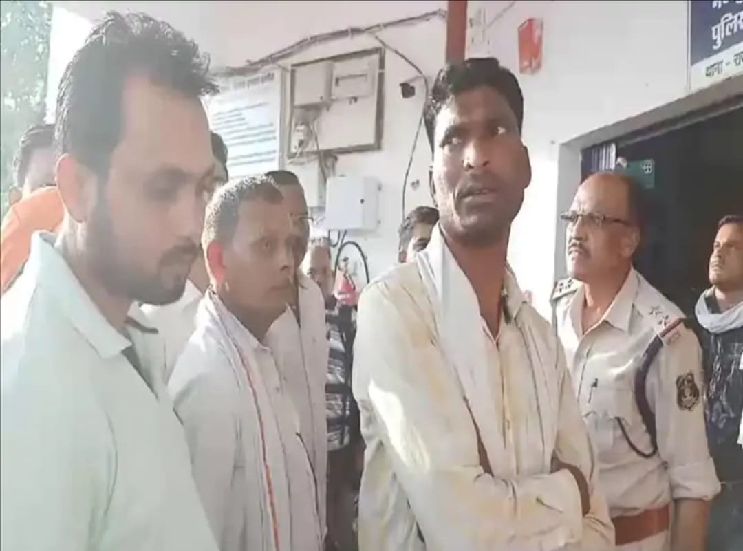 CG BREAKING NEWS : जनपद कार्यालय में घुसकर एसडीओ एवं इंजीनियर को पीटा ठेकेदार ने, आरोपी के खिलाफ हुई एफआईआर