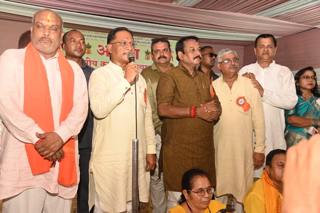 मुख्यमंत्री अखिल भारतीय निर्धन दिव्यांग सामूहिक आदर्श विवाह समारोह में हुए शामिल हुए, दिव्यांग नव दंपत्तियों को दिए आशीर्वाद, 250 दिव्यांग जोड़े बंधे परिणय सूत्र में, आस्था बहुउद्देशीय कल्याण संस्थान का आयोजन