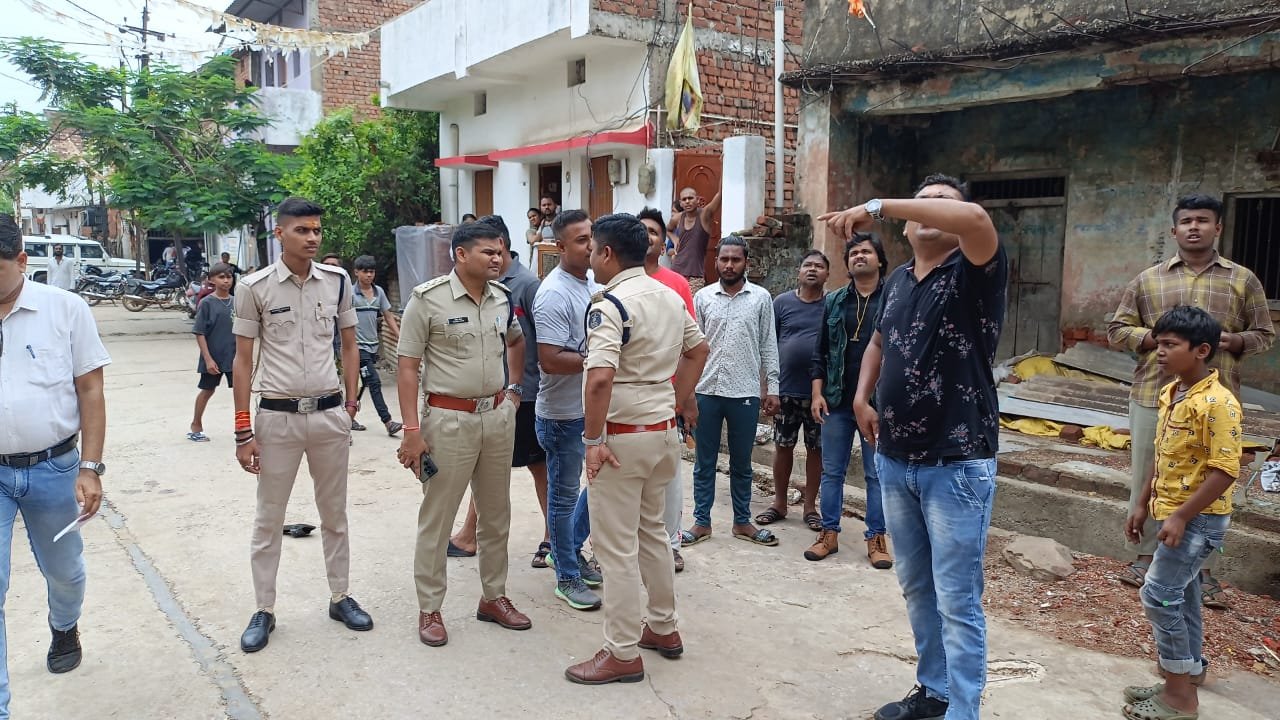 पेशी पर जा रहे बैकुंठ नगर शुभम हत्याकांड के आरोपियों पर हमले का प्रयास 🛑 हमलावरों से छावनी पुलिस ने जब्त किया देशी कट्टा 🛑 भिलाई में बड़ी वारदात टली