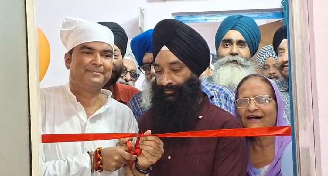 नेहरू नगर गुरूद्वारा पाली क्लिनिक में विधायक रिकेश ने मानदेय से भेंट की इलेक्ट्रॉनिक डेंटल चेयर